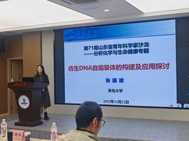 图片包含 人, 室内, 建筑, 桌子 AI 生成的内容可能不正确。